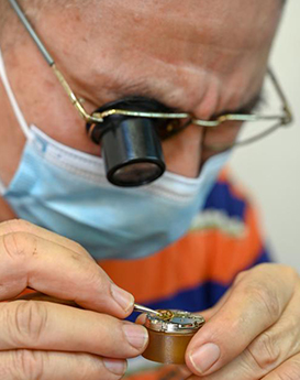 伊桑·威尔森-拉萨百达翡丽维修中心制表师