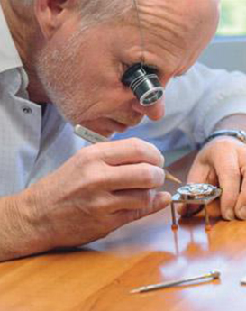 詹姆士·约翰森-拉萨百达翡丽维修中心制表师